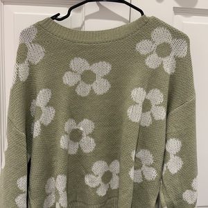 cute flower sweater!!